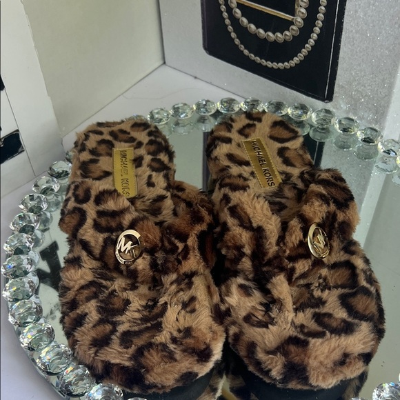 Michael Kors Leopard Print Furry Slippers size 9.5 - Picture 1 of 8